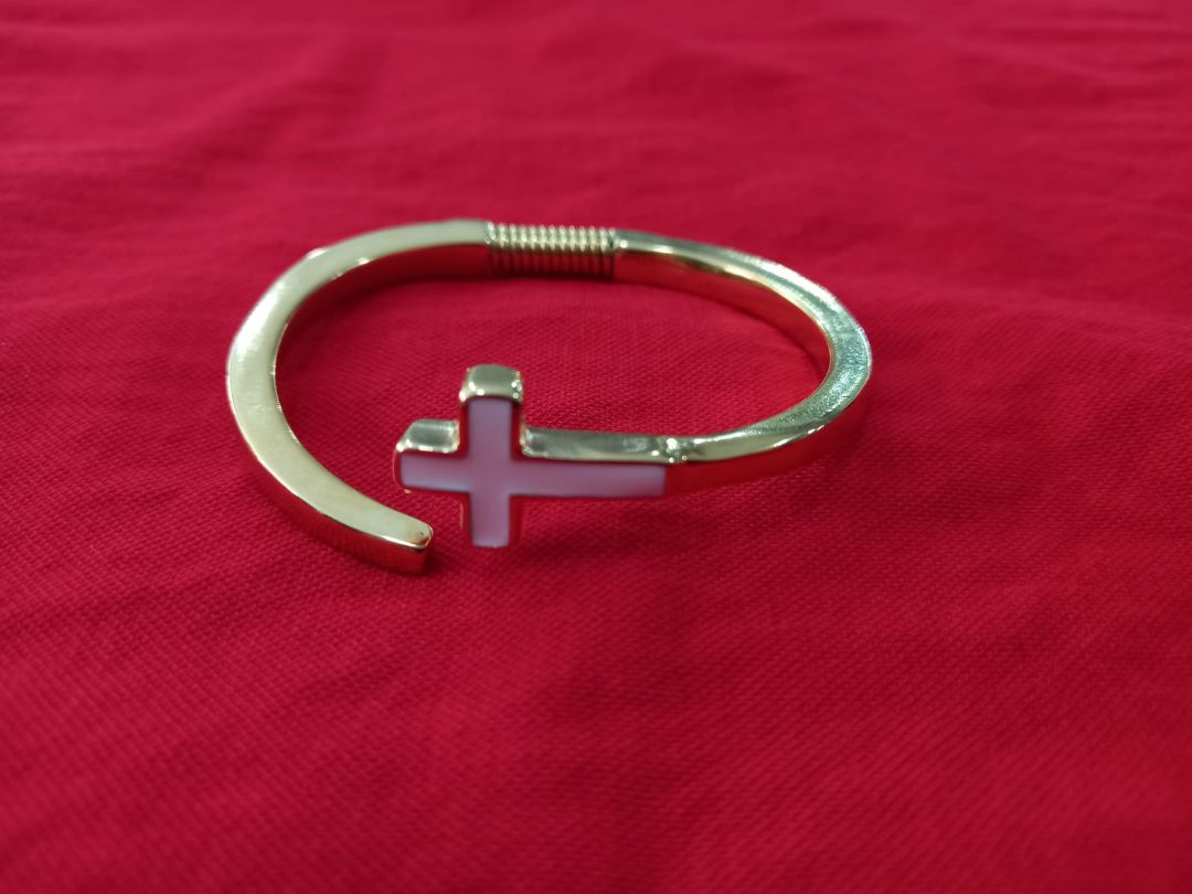 Pulsera cruz