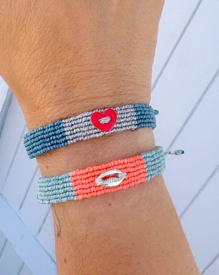 Pulsera macramé con detalle en plata de ley