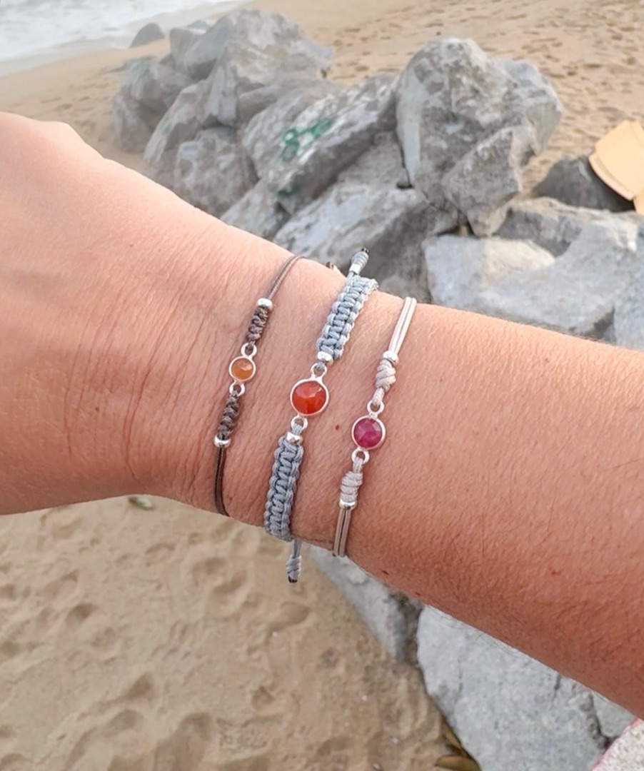 Pulsera con piedra natural y plata