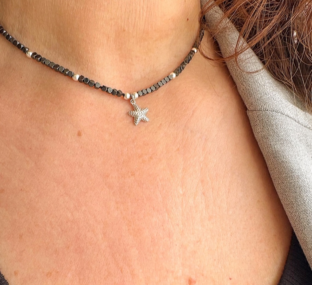 Collar de hematites con colgante marino en plata