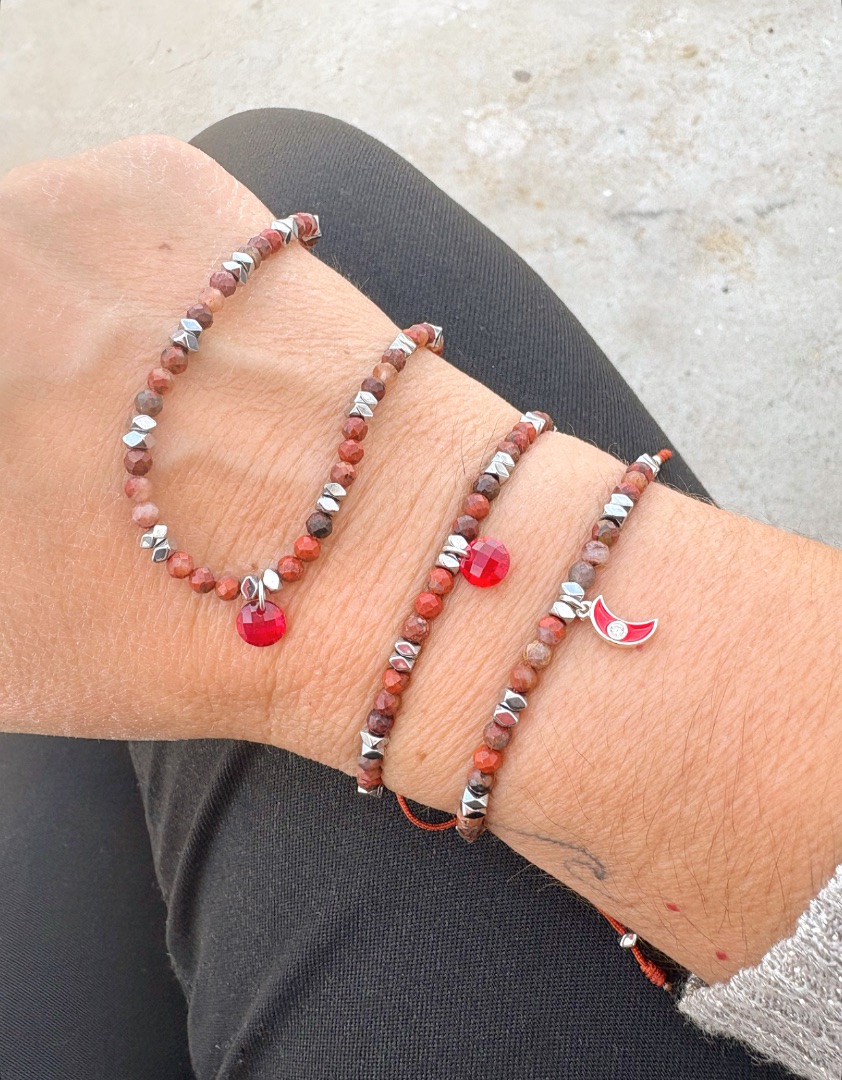 Pulsera de jaspe rojo con hematites y colgante