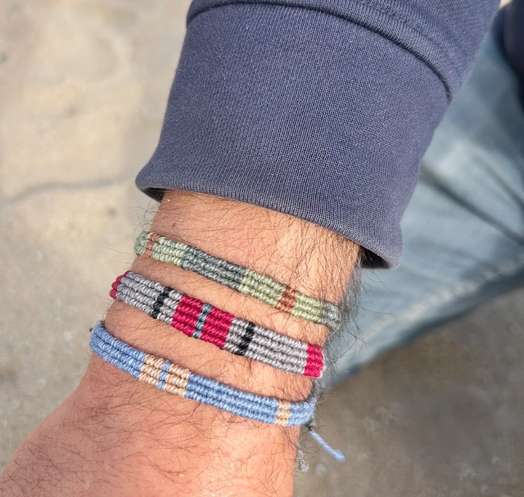 Pulsera de macramé con hilo encerado