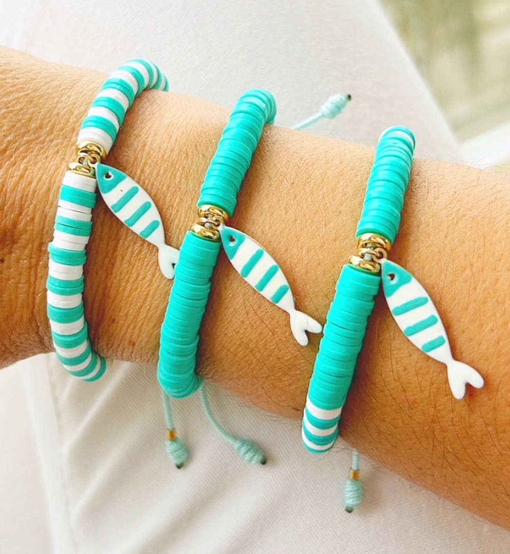 Pulsera heishi con pez rallado