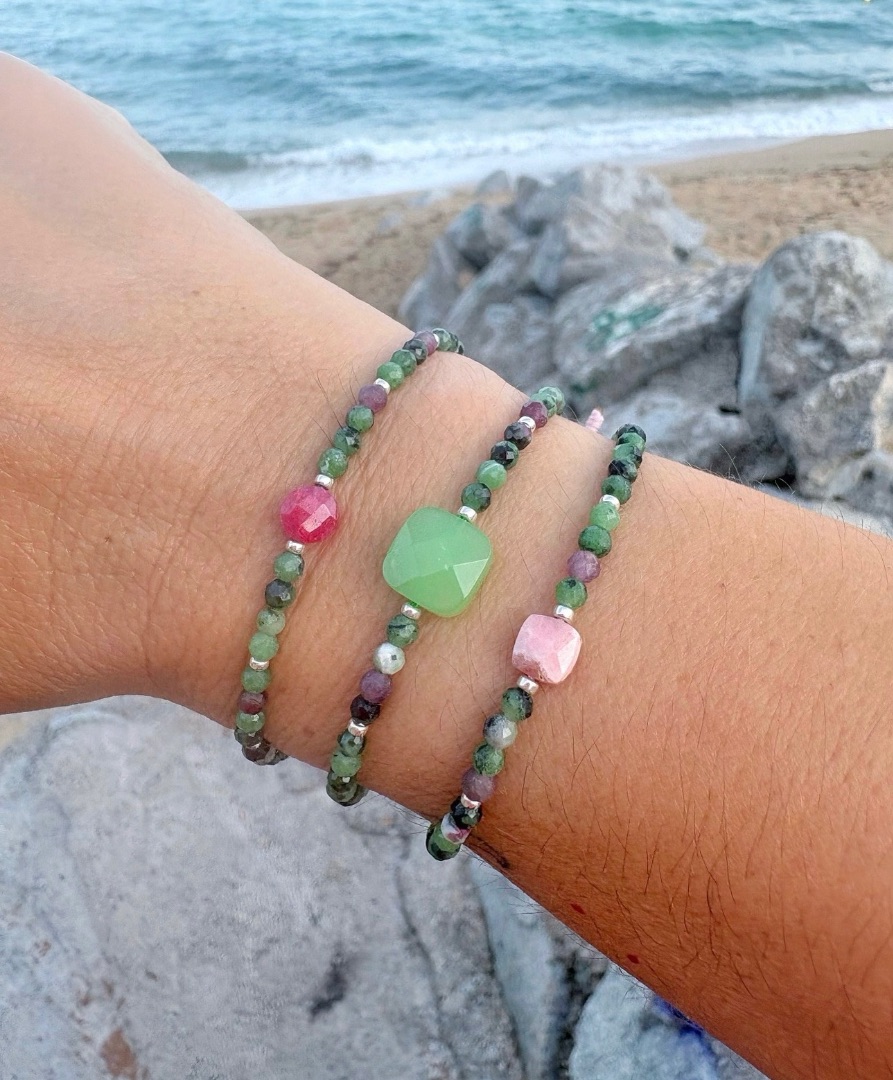 Pulsera de cuentas semipreciosas de rub&iacute; zoisita