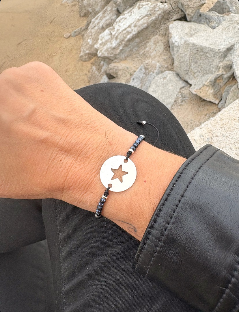 Pulsera de hematites con placa redonda de estrella
