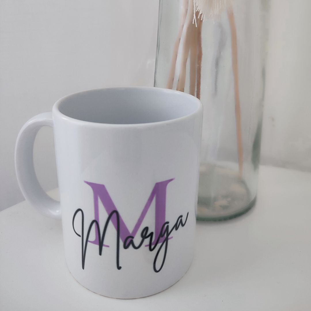 TAZA CON INICIAL Y NOMBRE