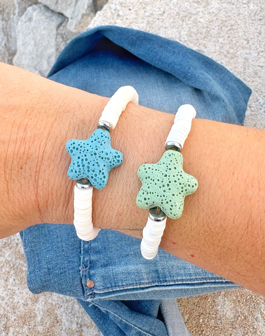 Pulsera elástica heishi con estrella de mar
