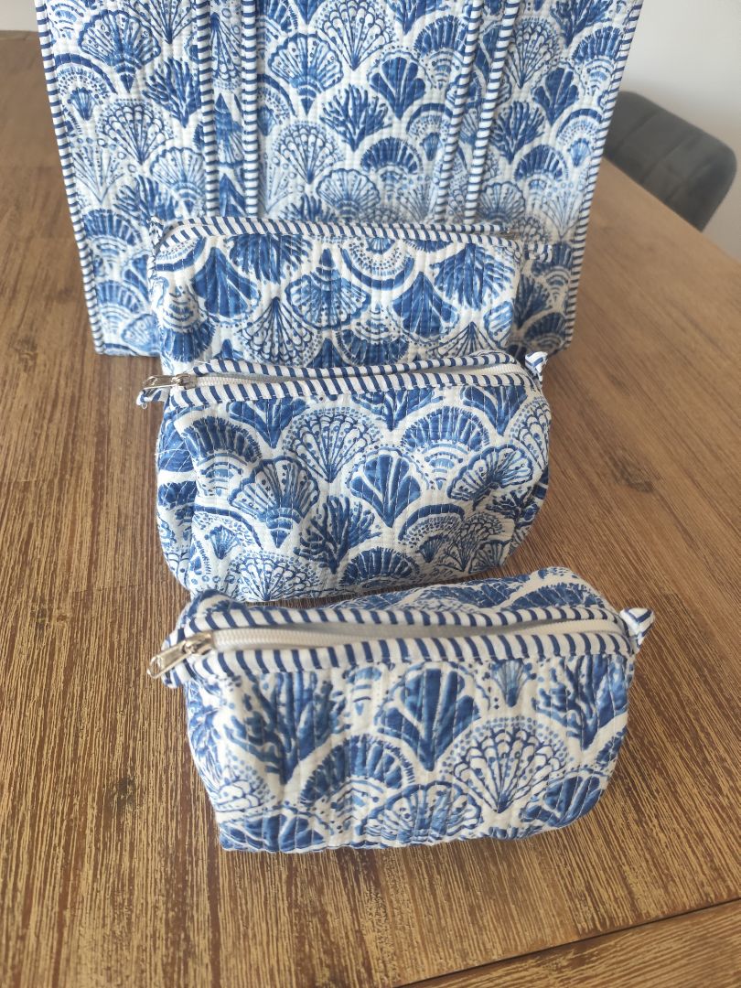 Neceser beach conchas azules