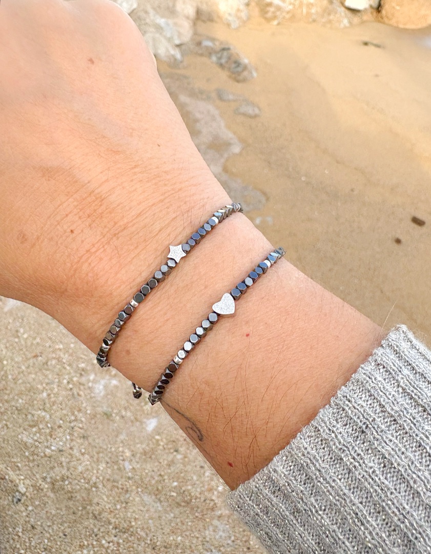 Pulsera hematites con coraz&oacute;n o estrella brilli