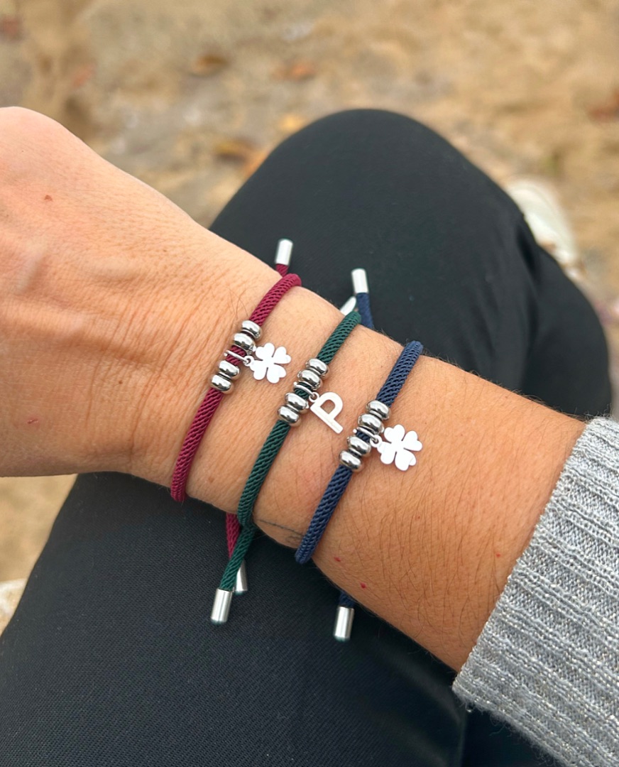 Pulsera cordón con trébol o inicial