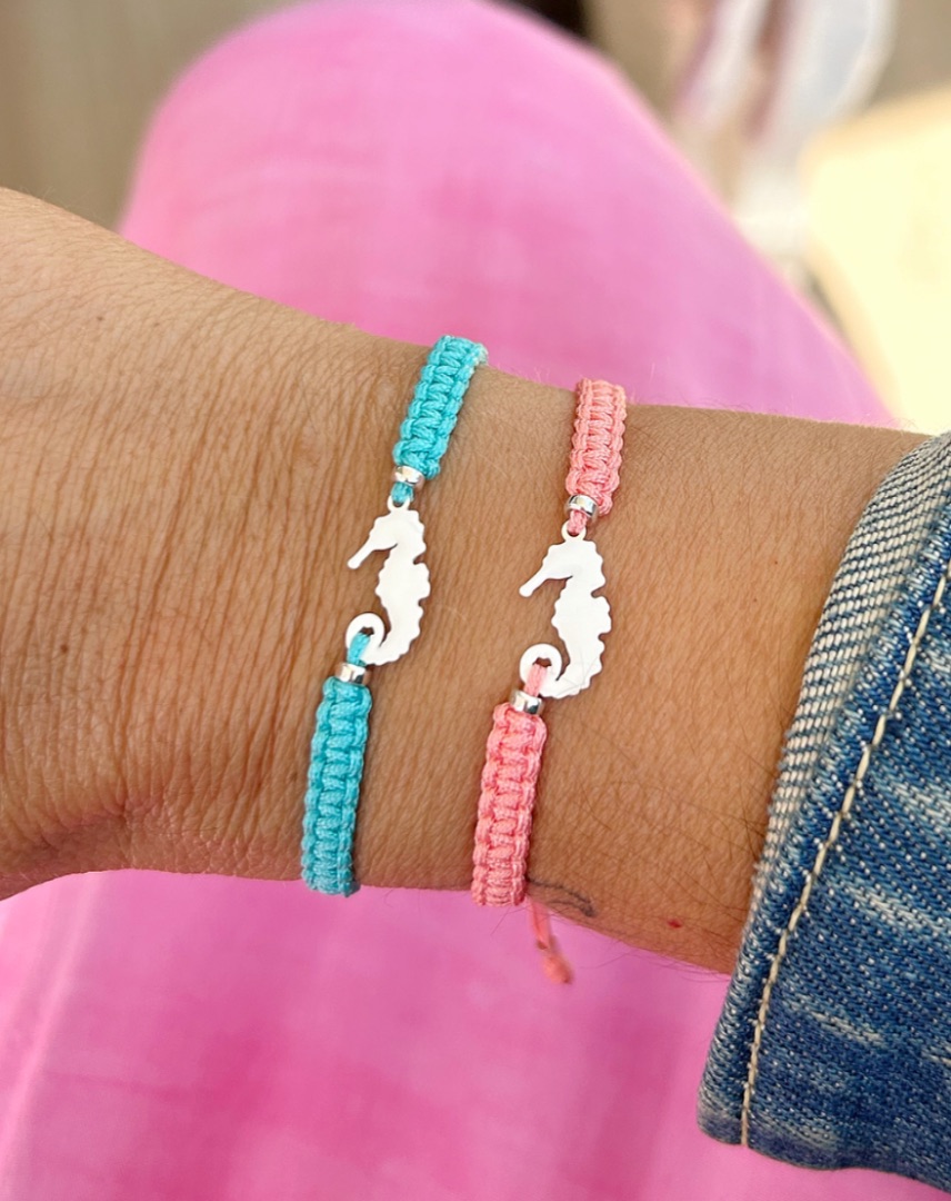 Pulsera caballito de mar esmaltado en blanco